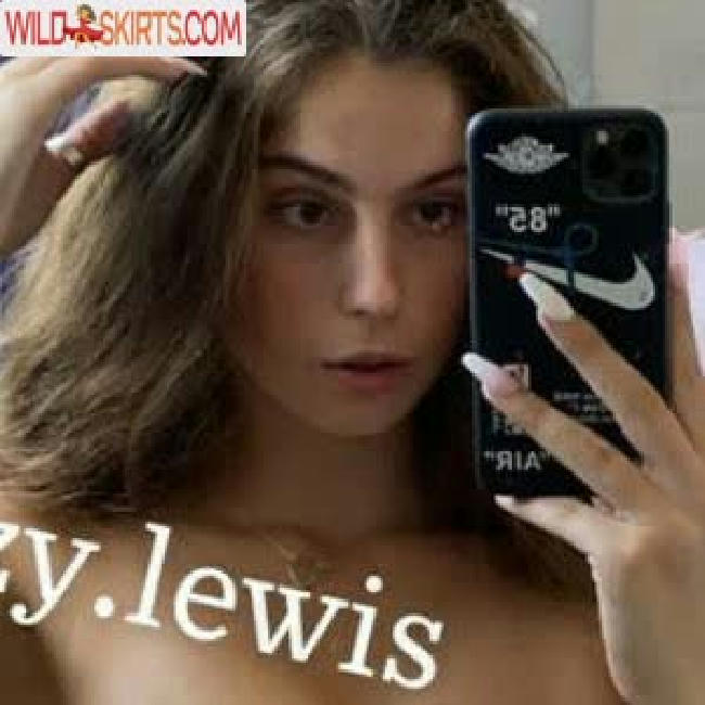 Izzy Lewis / izzy.lewis_ / izzyfeetpix nude OnlyFans, Instagram leaked photo #9