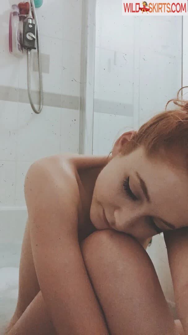 Janet Devlin nude leaked photo #17