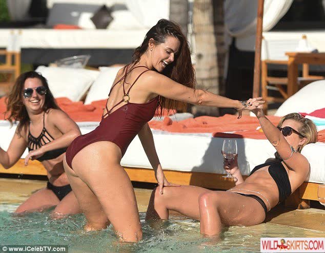 Jennifer Metcalfe / missjenjomet nude Instagram leaked photo #1