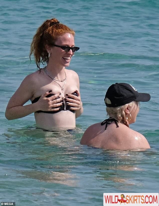 Jess Glynne nude leaked photo #10