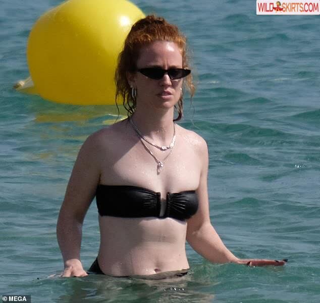 Jess Glynne nude leaked photo #14