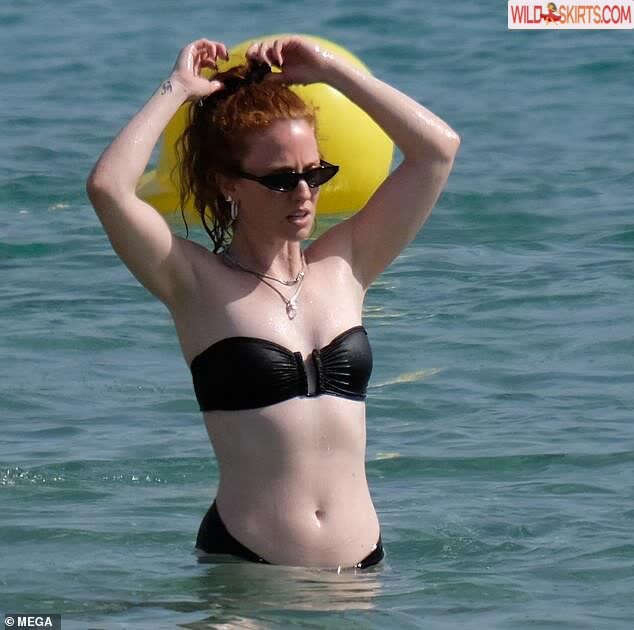 Jess Glynne nude leaked photo #16