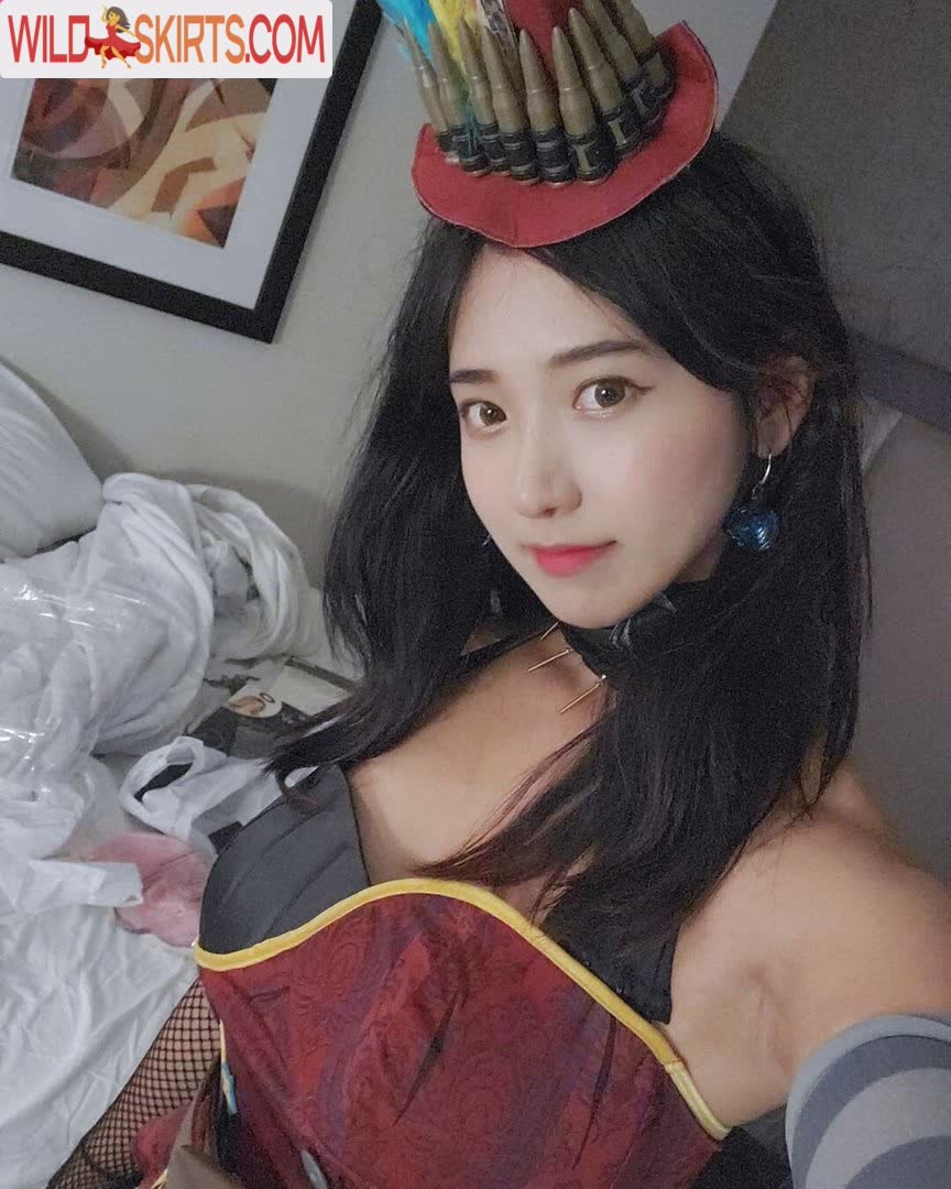 Jinnytty nude leaked photo #33