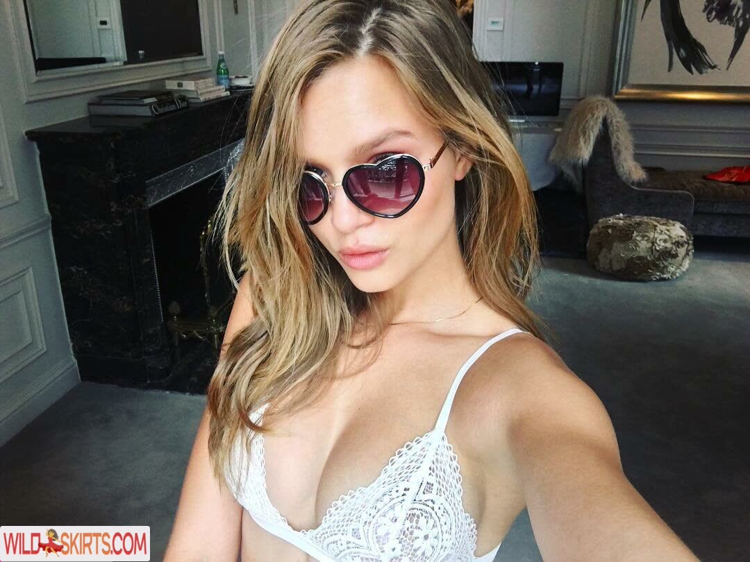 Josephine Skriver nude leaked photo #575