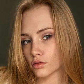 Julia Damro avatar