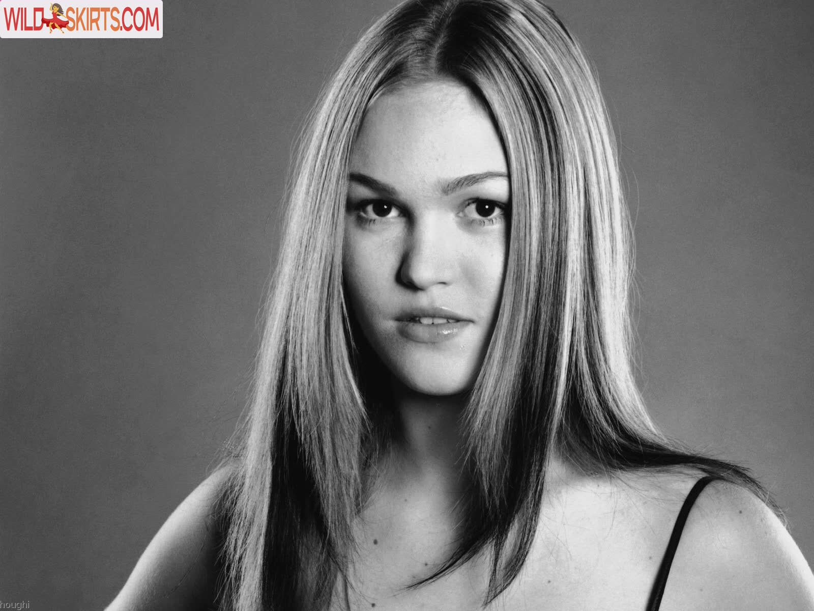 Julia Stiles / missjuliastiles nude Instagram leaked photo #2