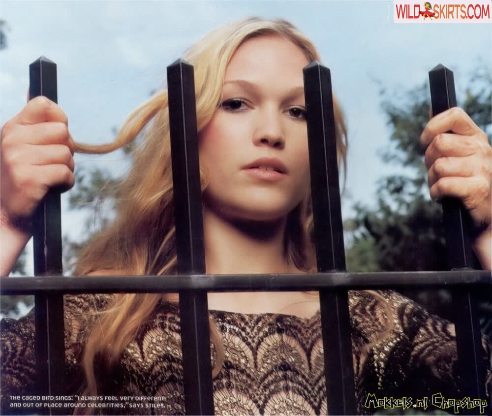 Julia Stiles / missjuliastiles nude Instagram leaked photo #15