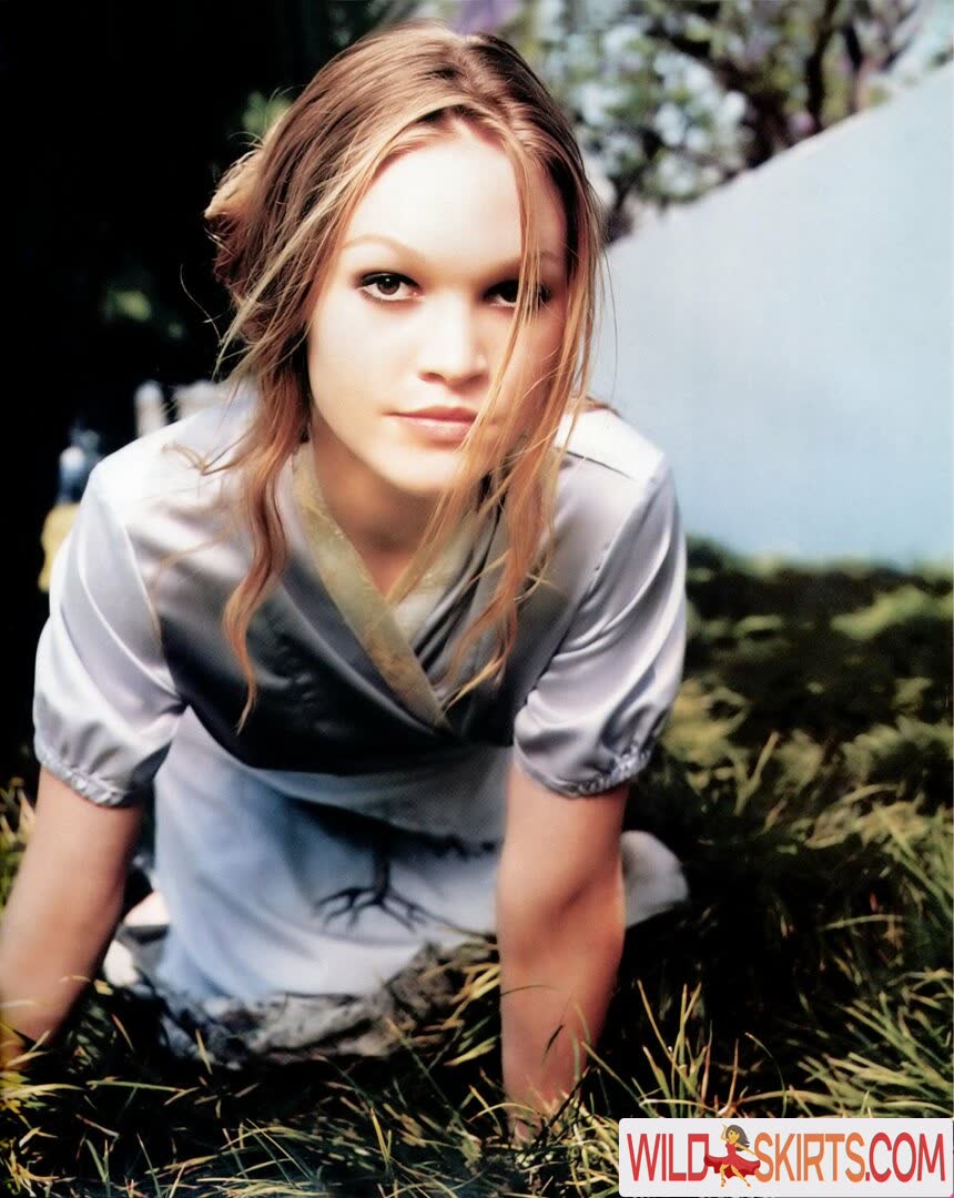 Julia Stiles / missjuliastiles nude Instagram leaked photo #6