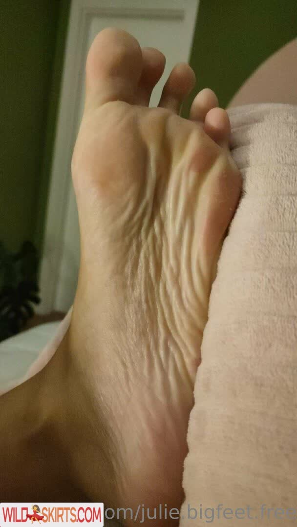 Julie.bigfeet.free nude leaked photo #7