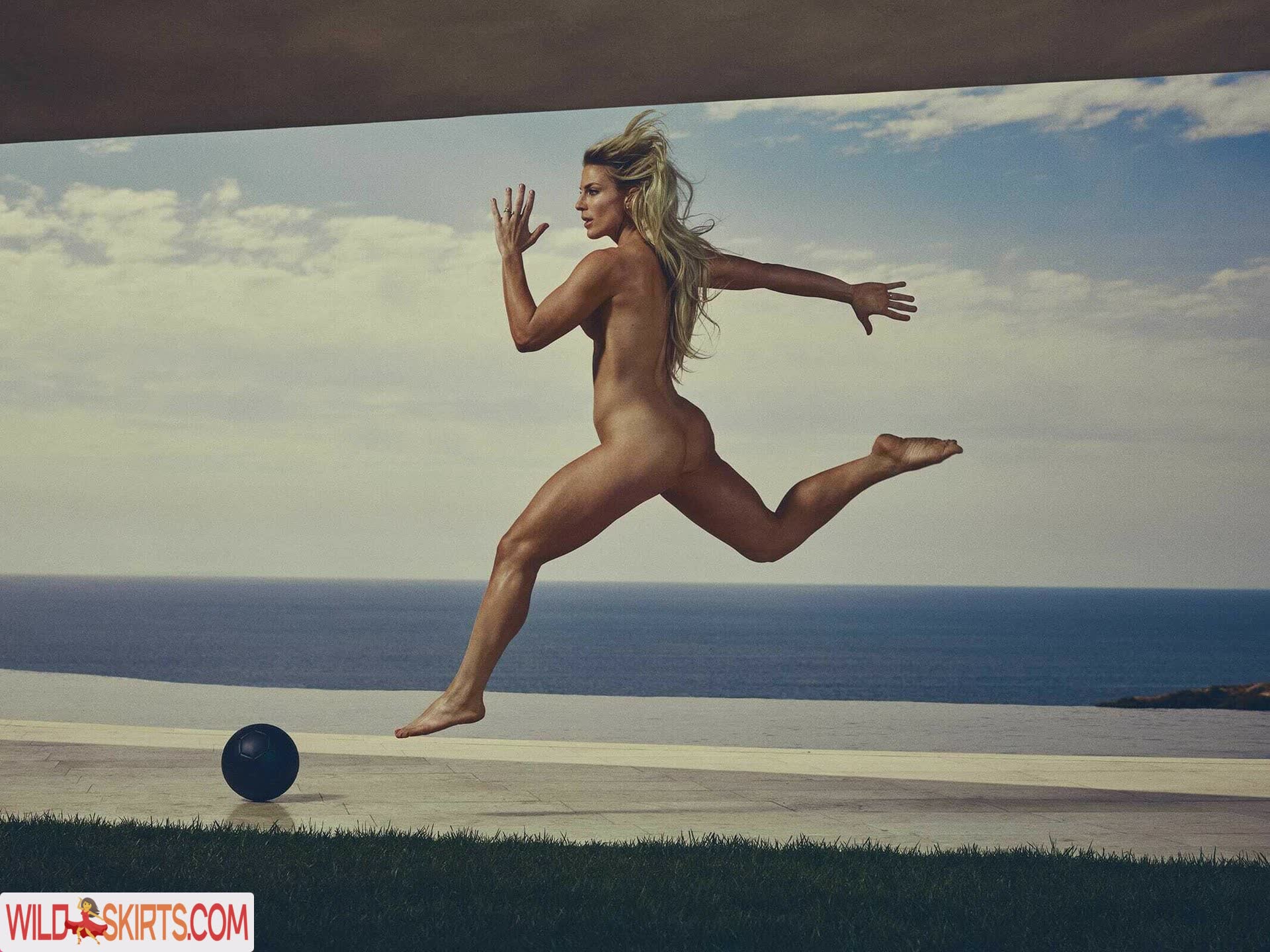 Julie Ertz / julieertz nude Instagram leaked photo #4