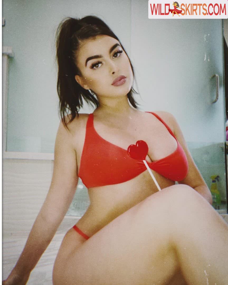 Kalani Hilliker / kalanihilliker nude Instagram leaked photo