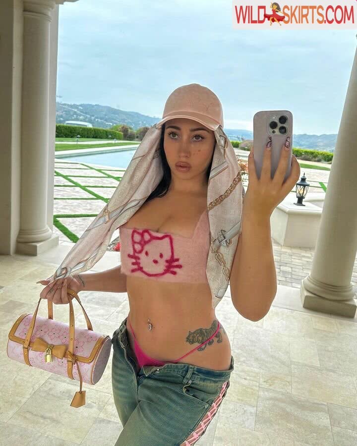 Kali Uchis nude leaked photo #25