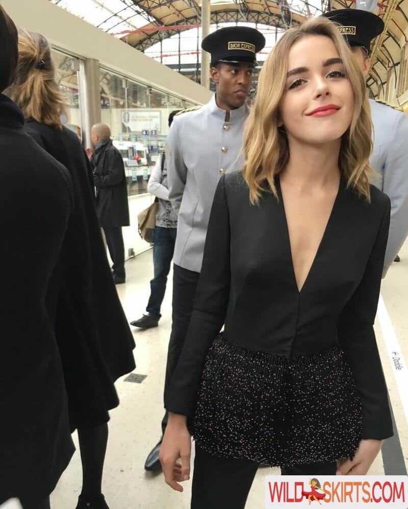 Kiernan Shipka nude leaked photo #434