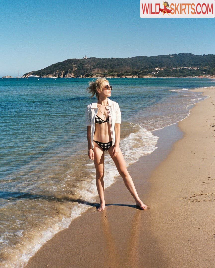 Kiernan Shipka nude leaked photo #1018