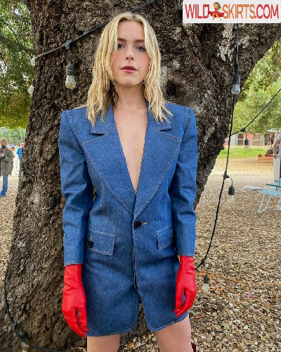 Kiernan Shipka / AdventuresSabrina / kiernanshipka nude Instagram leaked photo #294