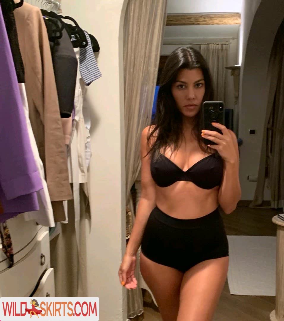 Kourtney Kardashian nude leaked photo #14