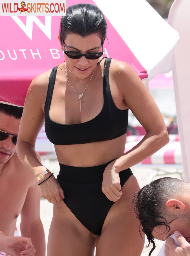 Kourtney Kardashian / kourtneykardash nude Instagram leaked photo #6