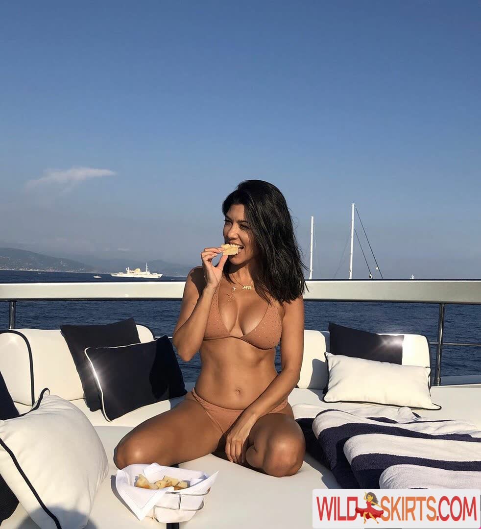 Kourtney Kardashian nude leaked photo #237