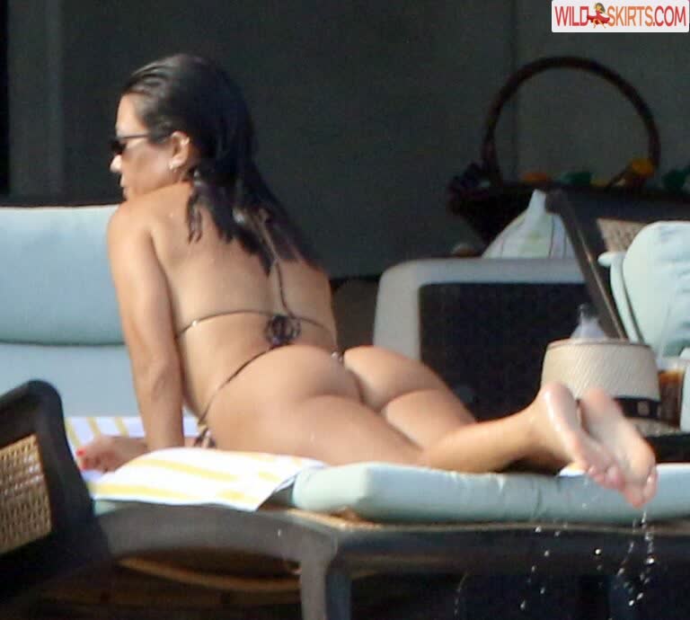 Kourtney Kardashian / kourtneykardash nude Instagram leaked photo