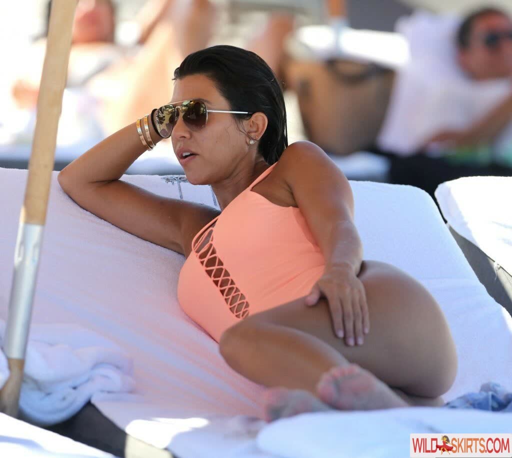 Kourtney Kardashian / kourtneykardash nude Instagram leaked photo #2