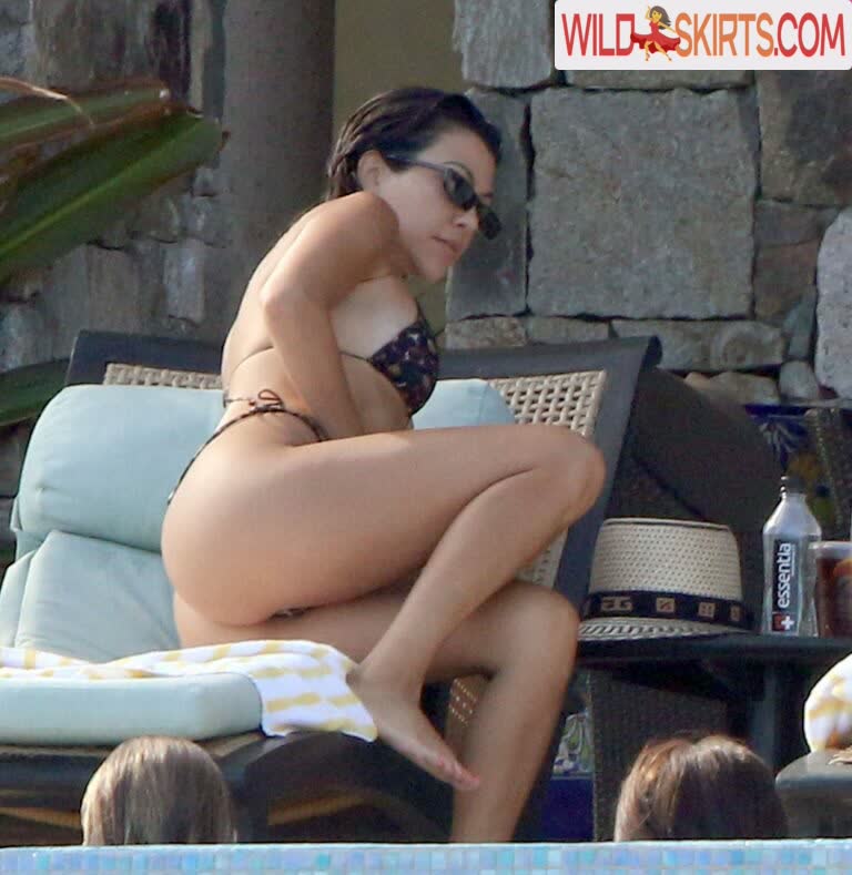 Kourtney Kardashian nude leaked photo #329