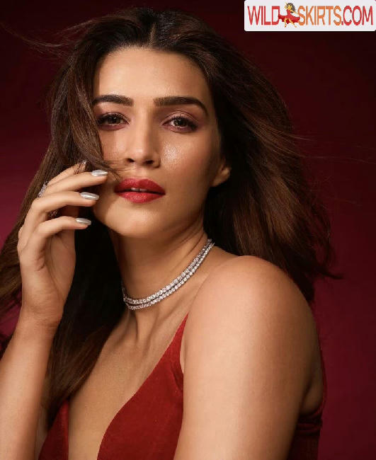 Kriti Sanon / kritisanon nude Instagram leaked photo #78