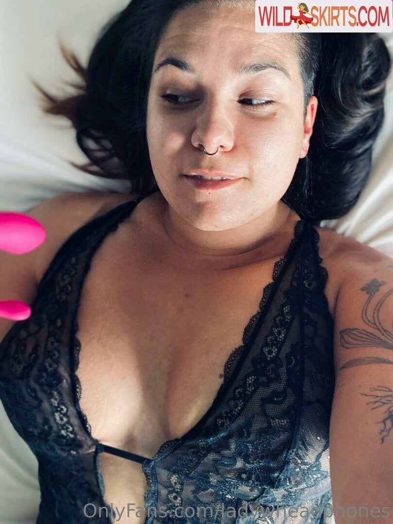 ladywheadphones / ladywheadphones / ladywithheadphones nude OnlyFans, Instagram leaked photo