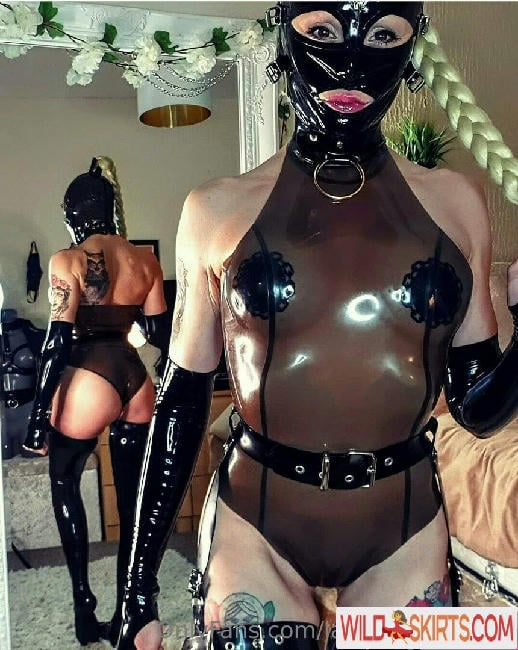 Latexloverlaura2 nude leaked photo #2