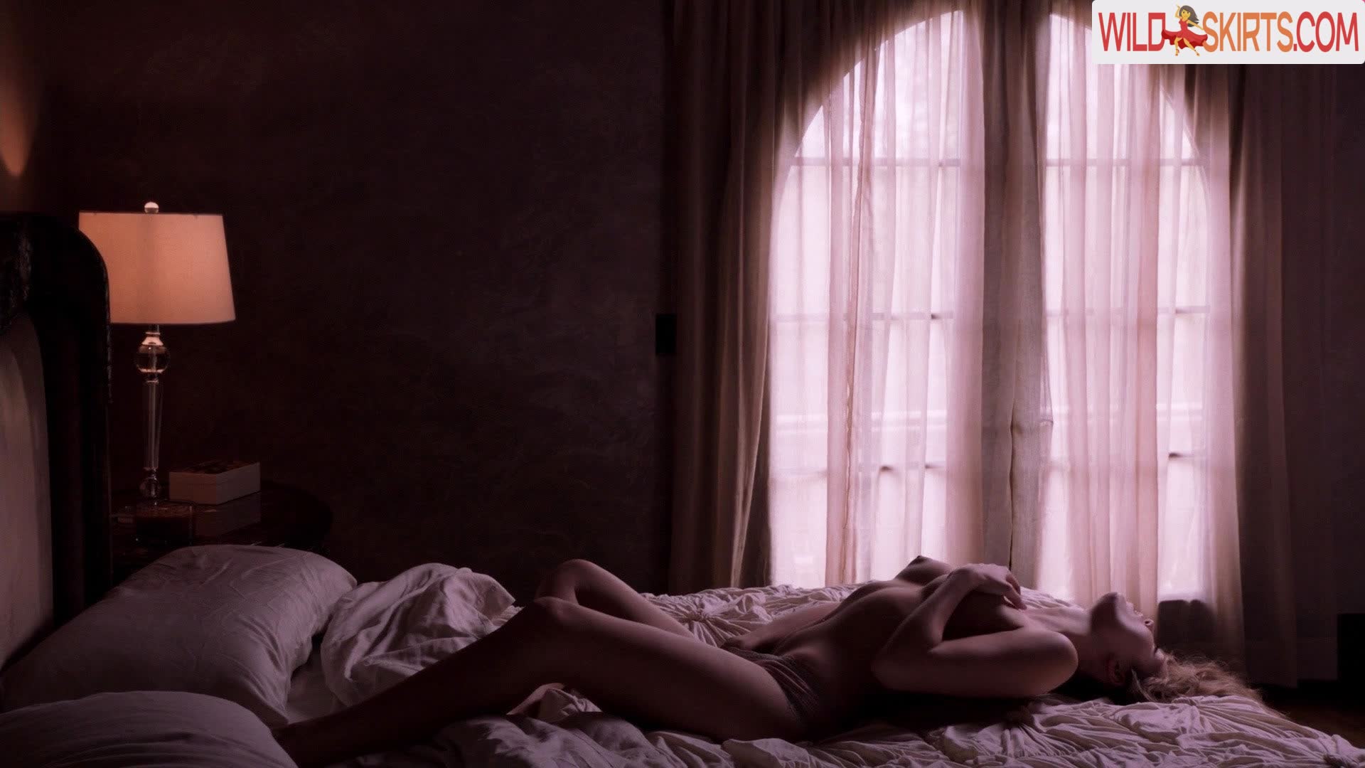 Lili Simmons nude leaked photo #18