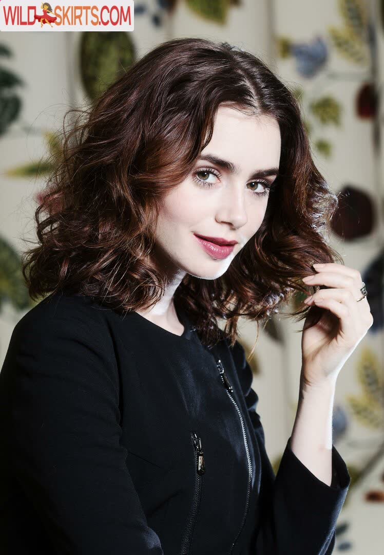 Lily Collins nude leaked photo #7