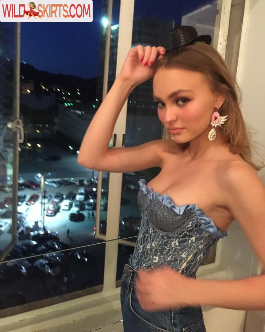 Lily-Rose Depp / lilyannerose / lilyrose_depp / lilyrosemeldepp nude OnlyFans, Instagram leaked photo #20