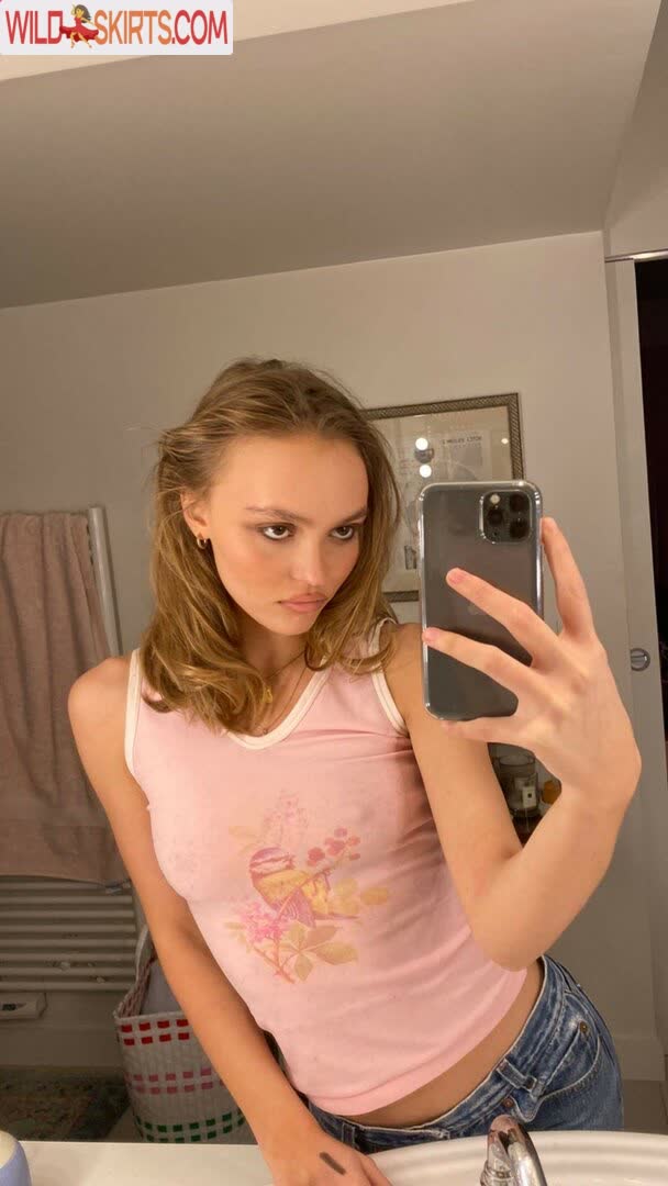 Lily-Rose Depp nude leaked photo #16