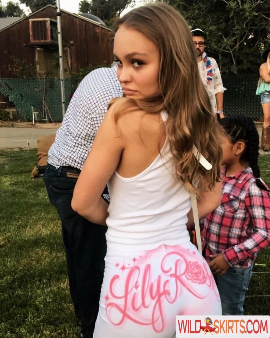 Lily-Rose Depp / lilyannerose / lilyrose_depp / lilyrosemeldepp nude OnlyFans, Instagram leaked photo #18