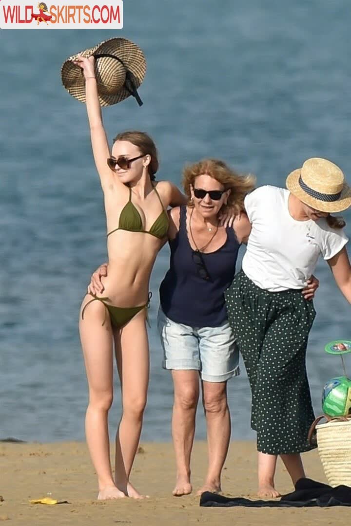 Lily-Rose Depp nude leaked photo #194