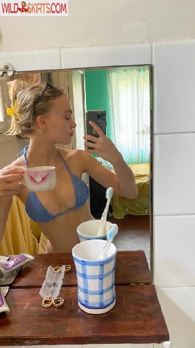 Lily-Rose Depp / lilyannerose / lilyrose_depp / lilyrosemeldepp nude OnlyFans, Instagram leaked photo #53