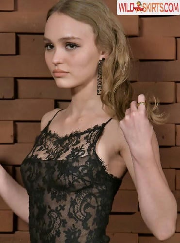 Lily-Rose Depp / lilyannerose / lilyrose_depp / lilyrosemeldepp nude OnlyFans, Instagram leaked photo #312