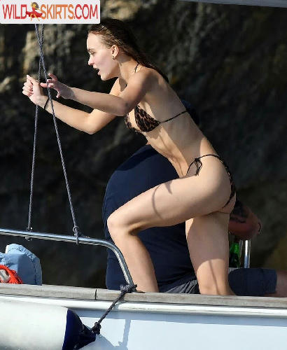 Lily-Rose Depp / lilyannerose / lilyrose_depp / lilyrosemeldepp nude OnlyFans, Instagram leaked photo #77