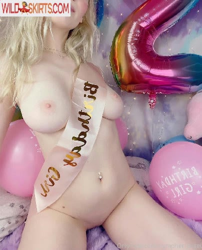 Little Luna / goldenlunaa / littlehoneybun_ / littlelunaa nude OnlyFans, Instagram leaked photo #35