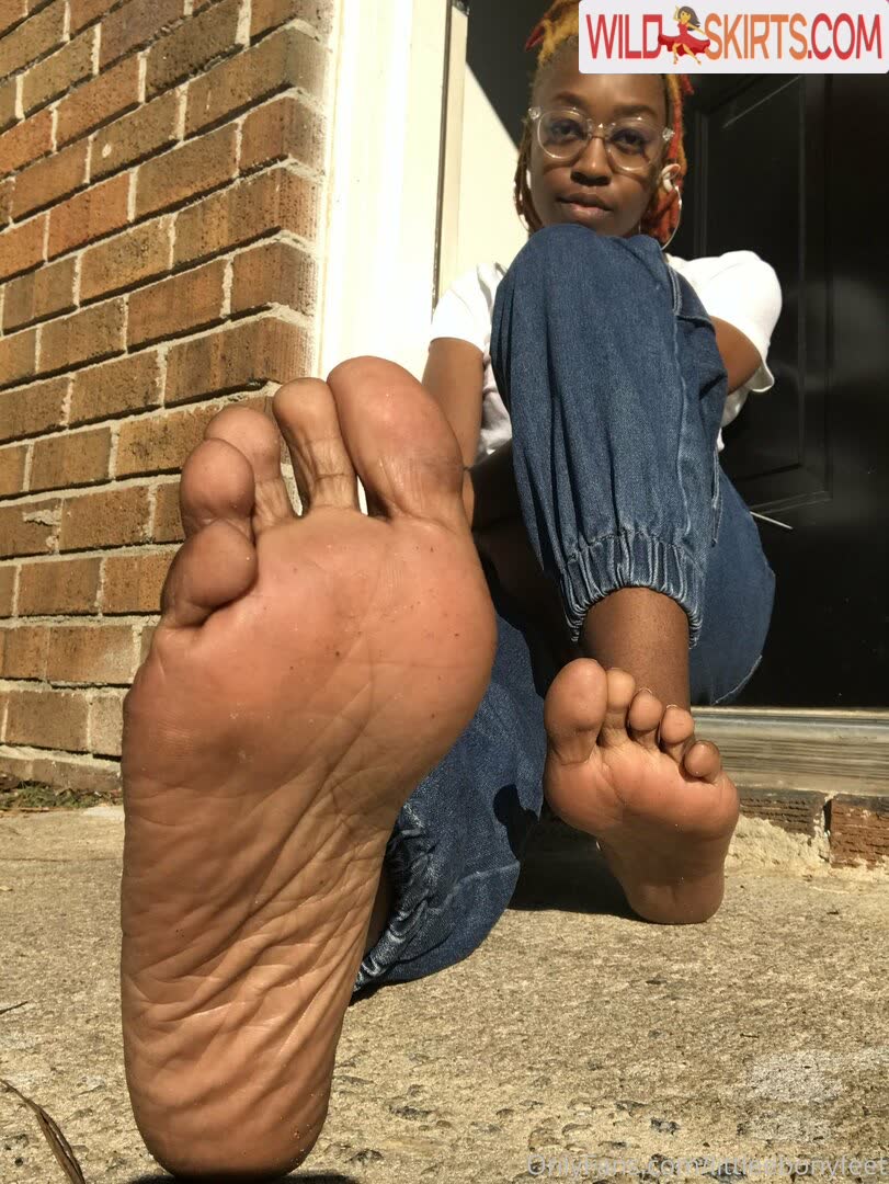 Littleebonyfeet nude leaked photo #1