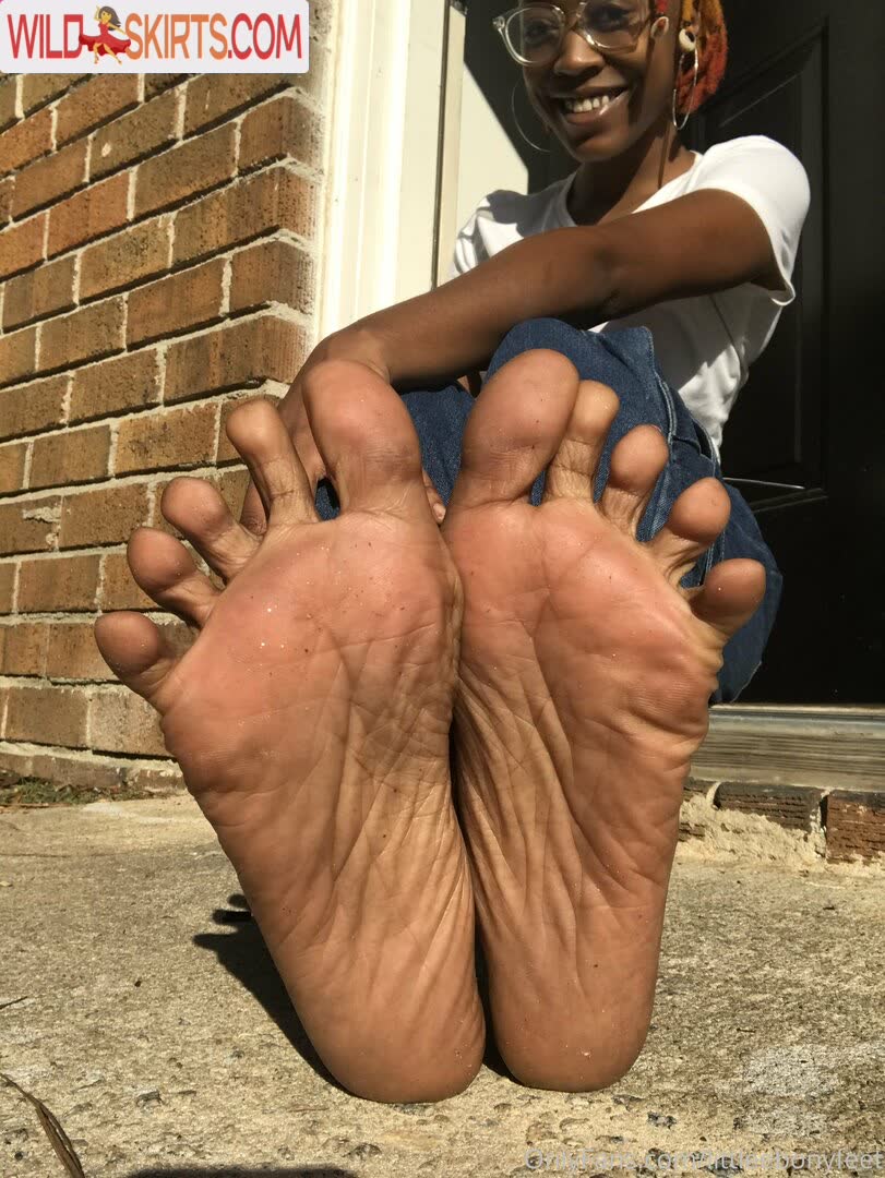 Littleebonyfeet nude leaked photo #14