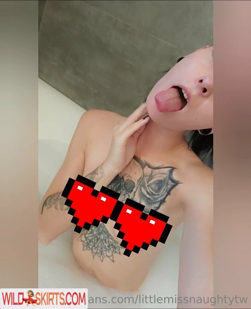 Littlemissnaughtytw nude leaked photo #2