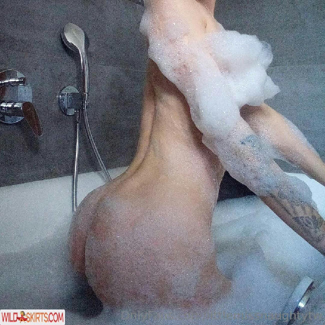 littlemissnaughtytw nude OnlyFans leaked photo #10