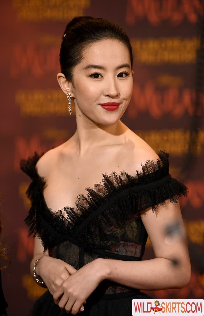 Liu Yifei nude leaked photo #8