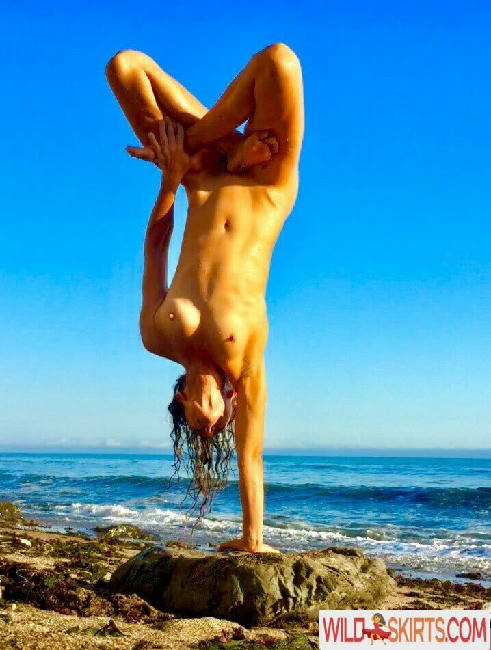 Liz Crosby / crosbabyb / lizcrosbyyoga nude OnlyFans, Instagram leaked photo #3