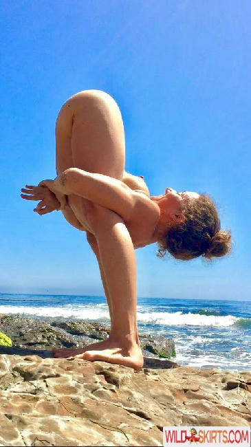 Liz Crosby / crosbabyb / lizcrosbyyoga nude OnlyFans, Instagram leaked photo #7