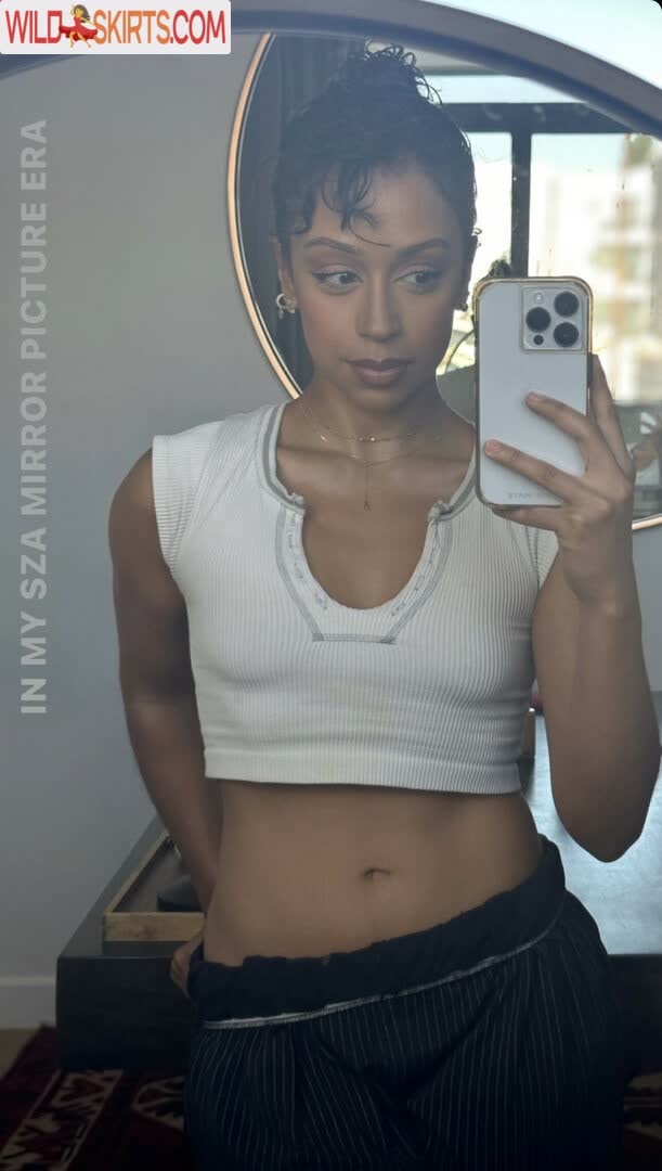 Liza Koshy / lizakoshy nude Instagram leaked photo