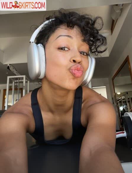 Liza Koshy / lizakoshy nude Instagram leaked photo #9