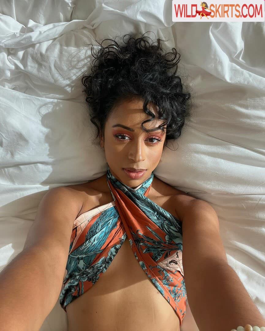 Liza Koshy / lizakoshy nude Instagram leaked photo #6