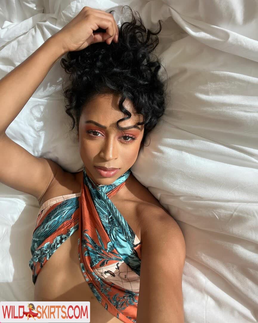 Liza Koshy / lizakoshy nude Instagram leaked photo #17