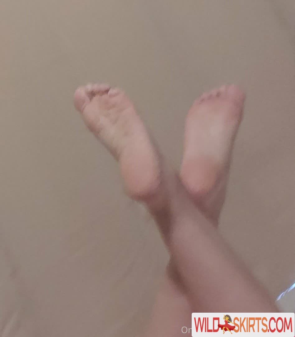 Lizziesexifeet nude leaked photo #12